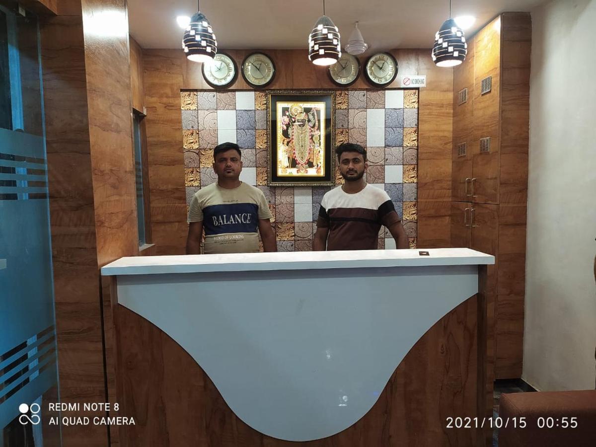 Hotel Red Rose Вадодара Экстерьер фото