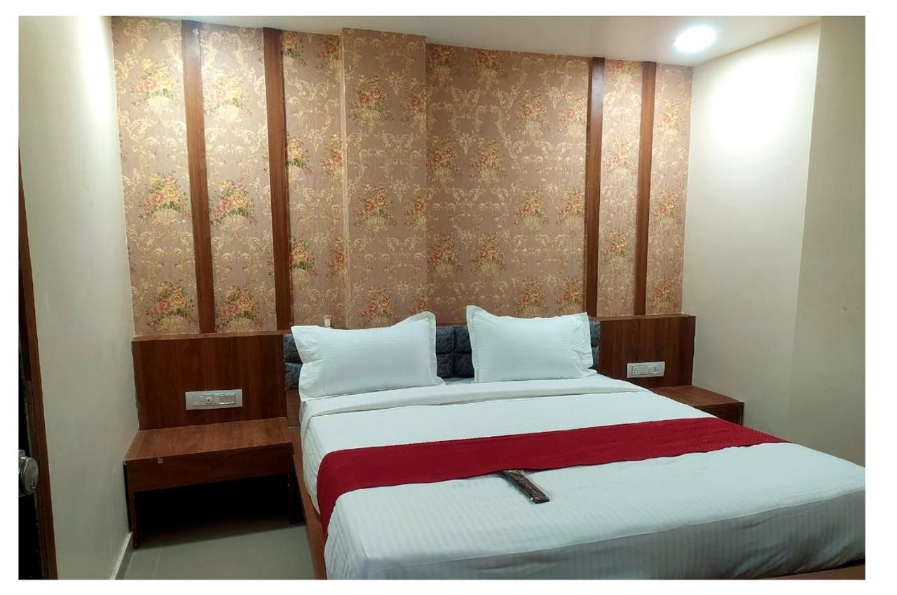 Hotel Red Rose Вадодара Экстерьер фото